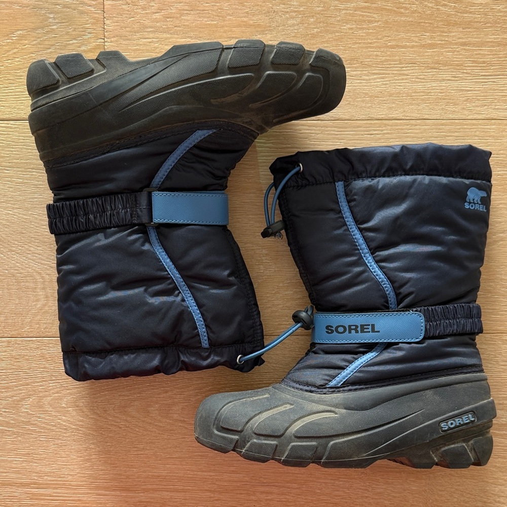 Sorel Black and Blue Snow Boots!